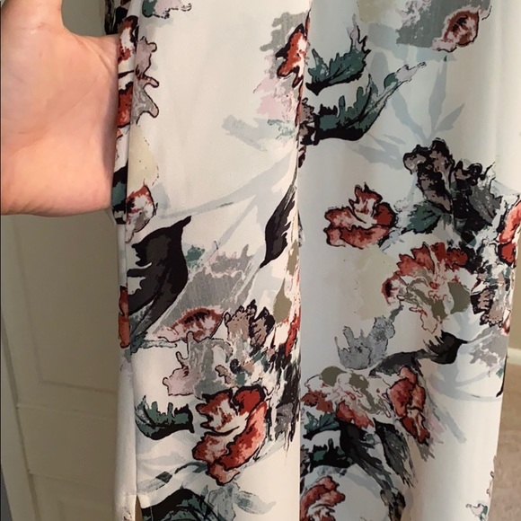 Wilfred | Gorgeous Floral Wrap Dress - Picture 4 of 4